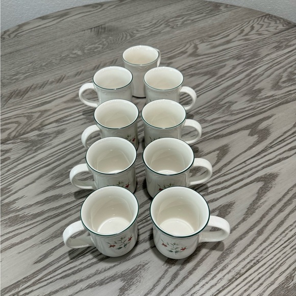 Pfaltzgraff Winterberry 12oz Coffee Mugs- Set of 9 - Picture 5 of 6